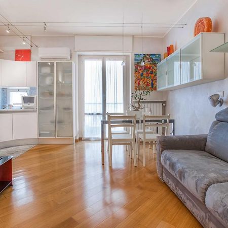 شقة Joivy Vibrant Flat With Balcony ميلان المظهر الخارجي الصورة