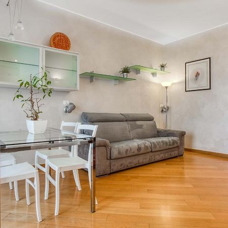 شقة Joivy Vibrant Flat With Balcony ميلان المظهر الخارجي الصورة