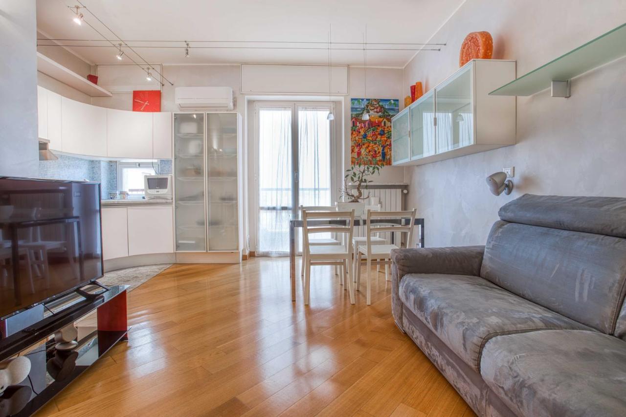 شقة Joivy Vibrant Flat With Balcony ميلان المظهر الخارجي الصورة