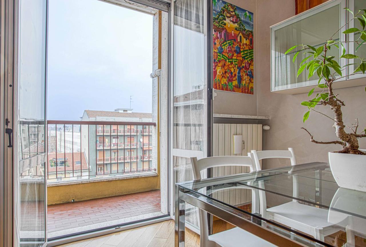 شقة Joivy Vibrant Flat With Balcony ميلان المظهر الخارجي الصورة